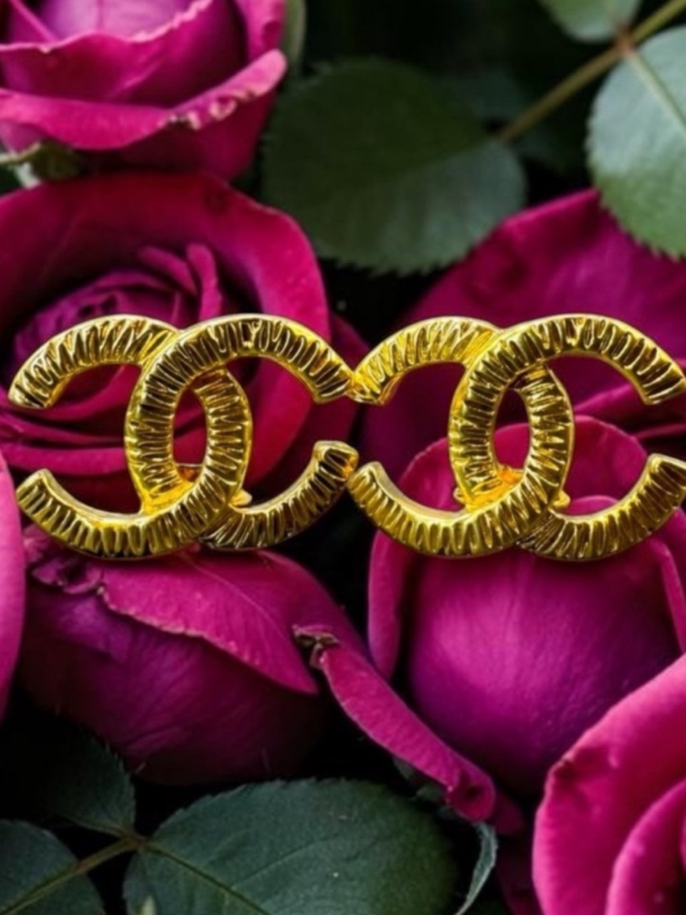 Vintage Chanel CC 24k gold plated clip on earrings